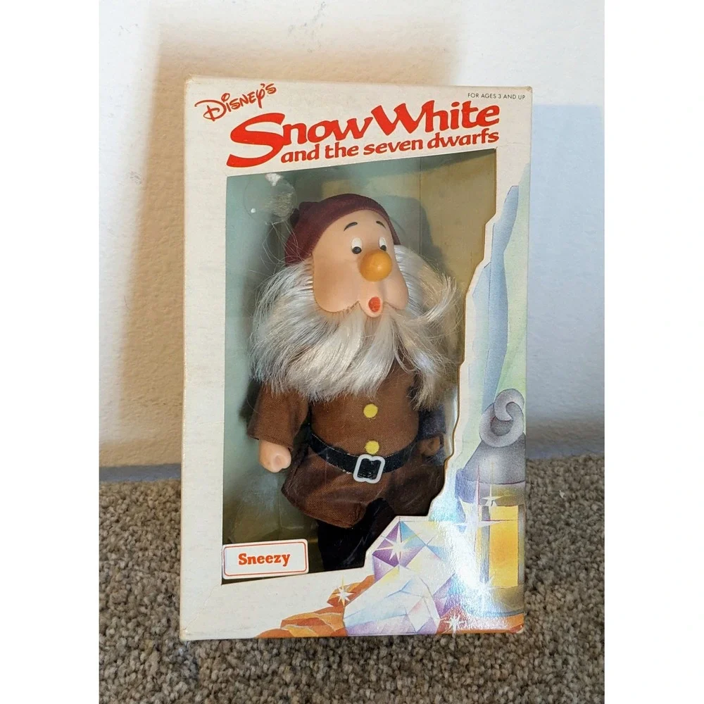 Disney Snow White Sneezy Doll Vintage Collectible Figure Toy in Box‎